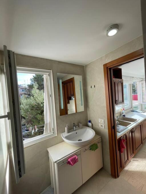 Chic City Retreat - Stylish Apartment In Bllok, Tirana Exteriör bild