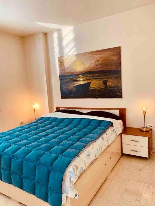 Chic City Retreat - Stylish Apartment In Bllok, Tirana Exteriör bild
