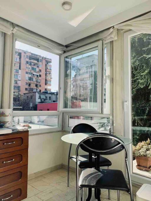 Chic City Retreat - Stylish Apartment In Bllok, Tirana Exteriör bild