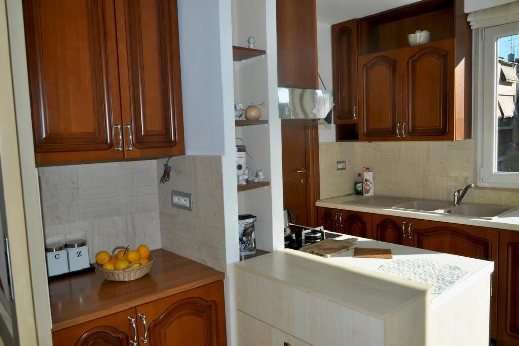 Chic City Retreat - Stylish Apartment In Bllok, Tirana Exteriör bild