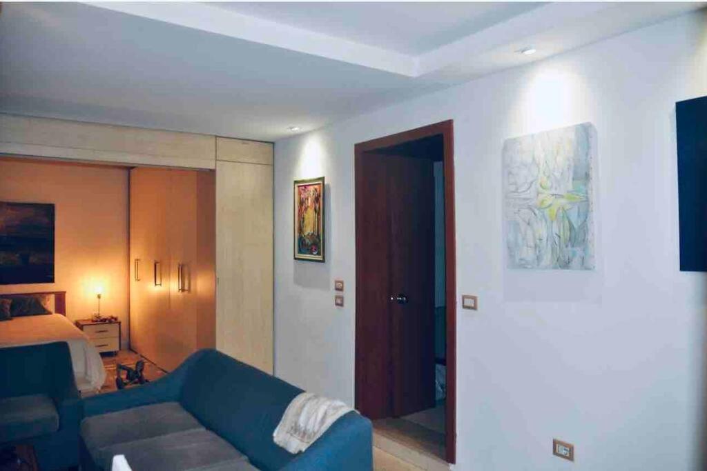 Chic City Retreat - Stylish Apartment In Bllok, Tirana Exteriör bild