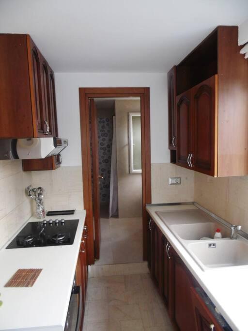 Chic City Retreat - Stylish Apartment In Bllok, Tirana Exteriör bild