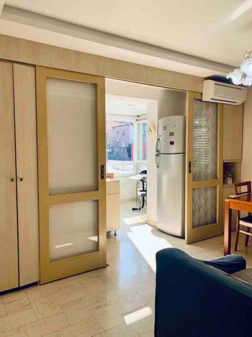 Chic City Retreat - Stylish Apartment In Bllok, Tirana Exteriör bild