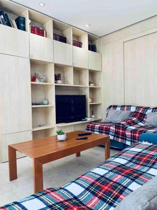 Chic City Retreat - Stylish Apartment In Bllok, Tirana Exteriör bild